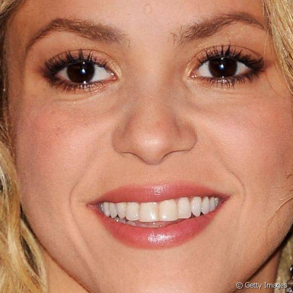 Em poucas ocasi?es, Shakira opta por real?ar os olhos com sombra esfumada, como no MTV Europe Music Awards